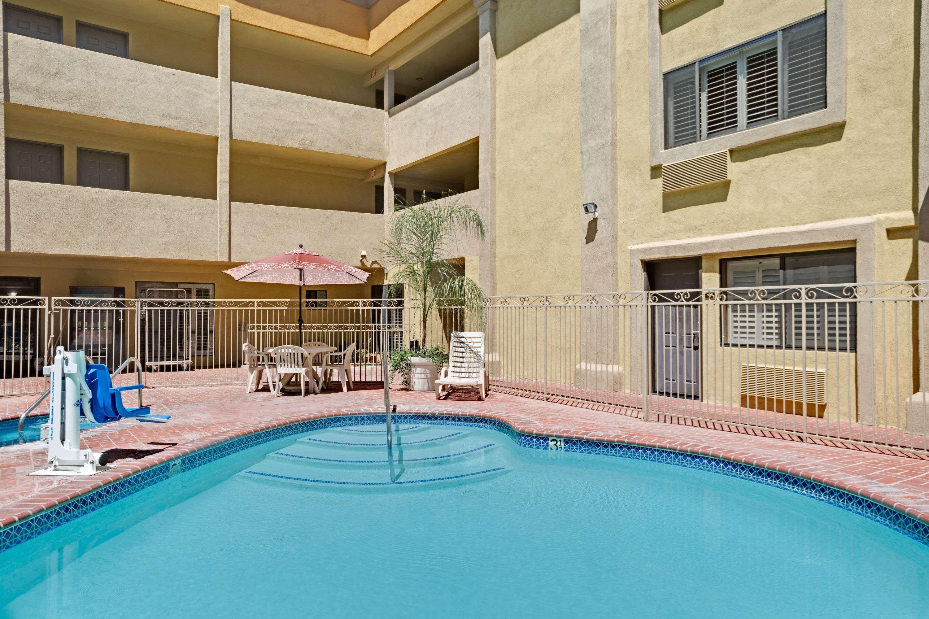 Days Inn By Wyndham West Covina Ngoại thất bức ảnh