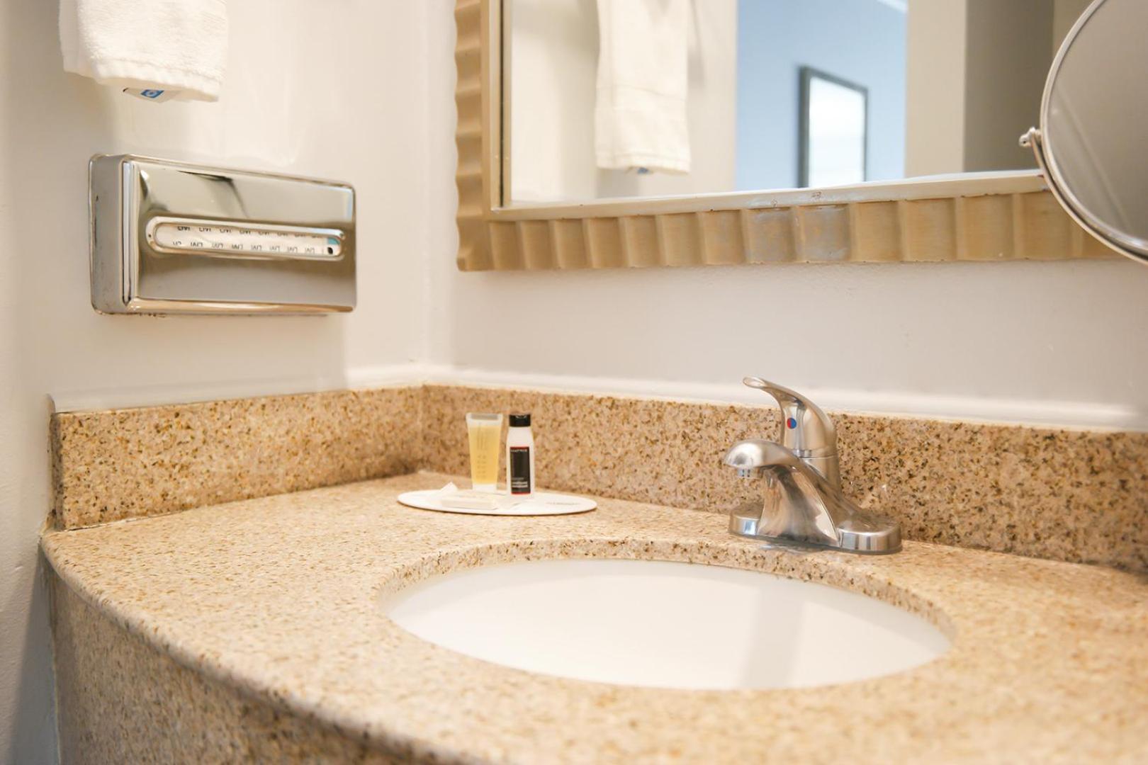 Days Inn By Wyndham West Covina Ngoại thất bức ảnh